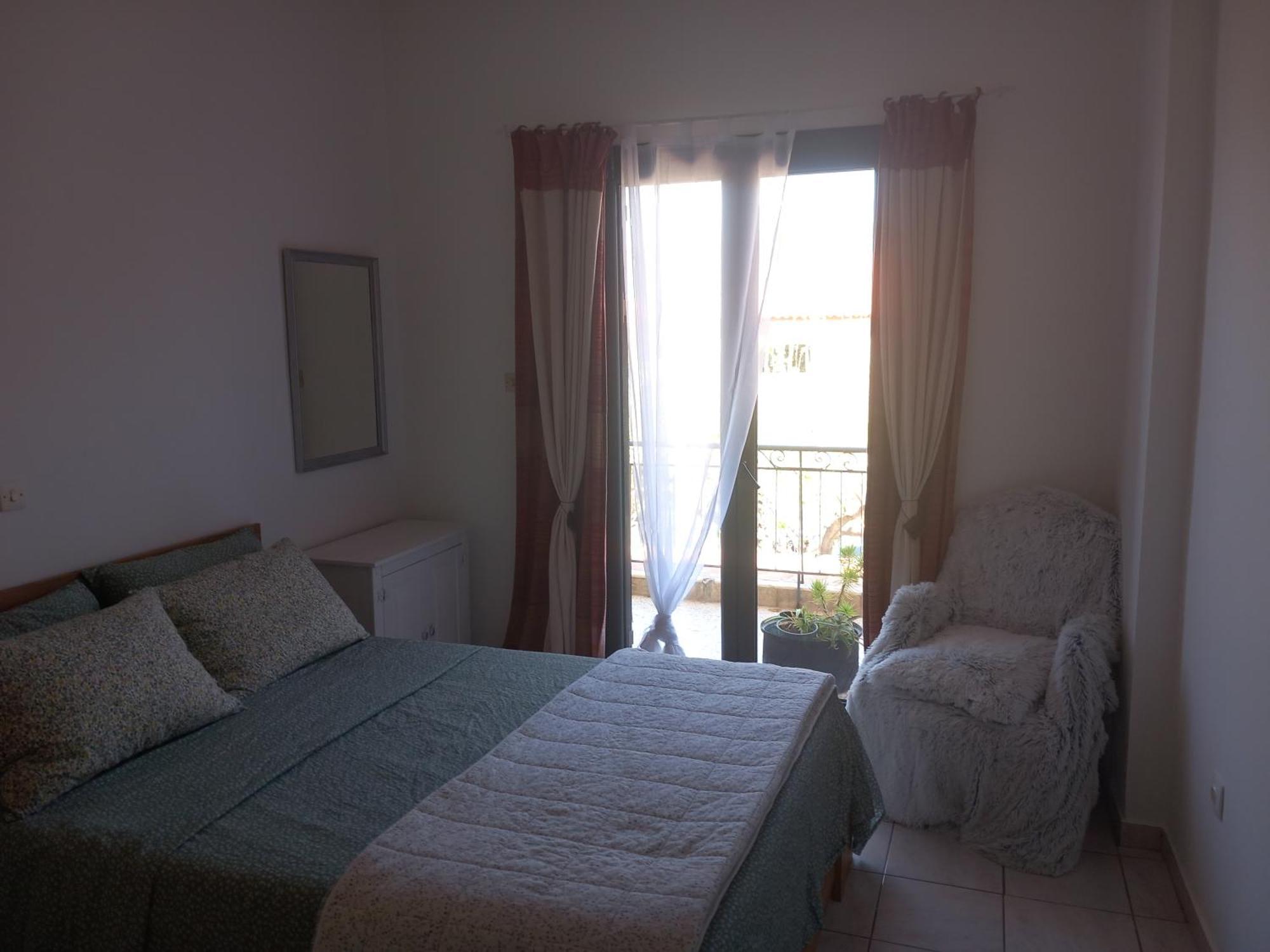 Stoupa Beachside Retro Apartment Bagian luar foto